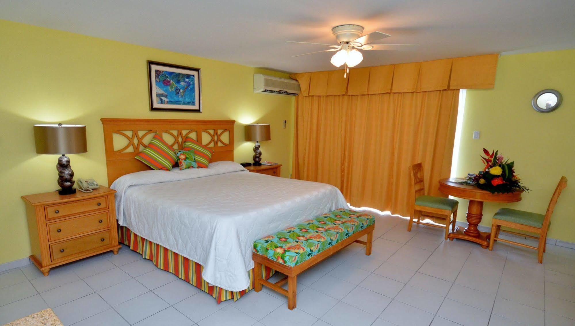 The Atrium Beach Resort And Spa, Ascend Hotel Collection Simpson Bay Exteriér fotografie